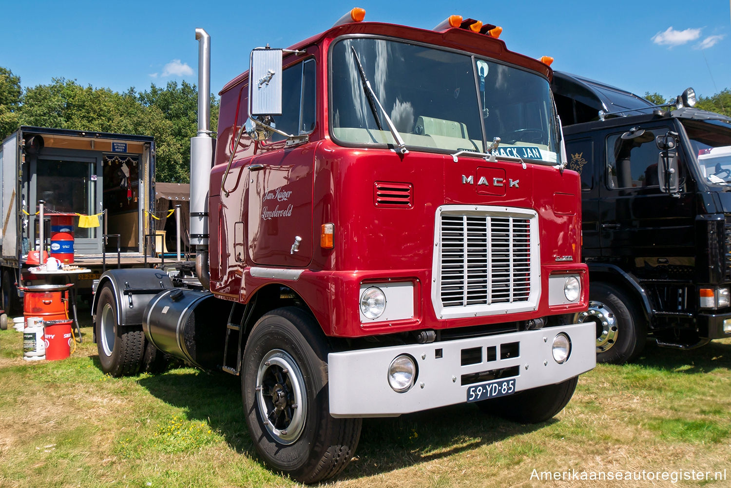 Vrachtwagens Mack F Series uit 1977